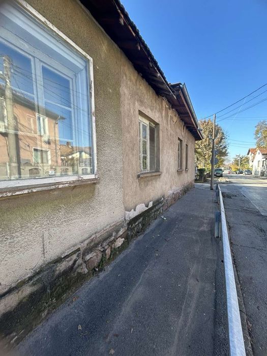 Продава се Къща в с. Доброславци, Област София-град - 700 кв.м за 117 €/кв.м - Снимка #1