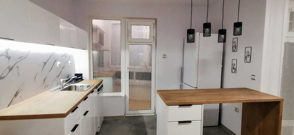 Дава се под наем Тристаен апартамент в Пловдив, Център - 90 кв.м за 700 € - Снимка #3