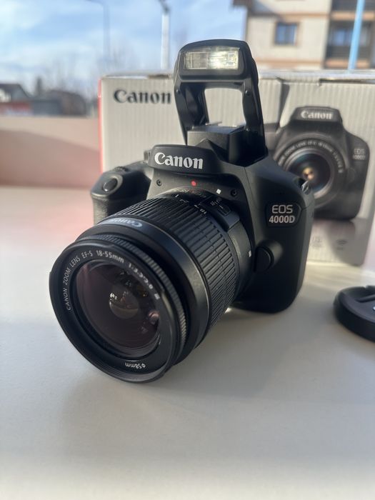 Aparat foto DSLR Canon EOS 4000D cu obiectiv 18-55mm DC III