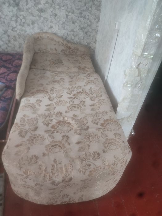 Продаю диванчик кровать