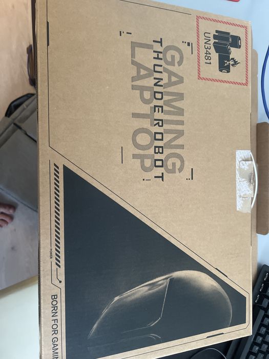 Срочно продаётся мощный ноутбук ThunderRobot Hunter R16