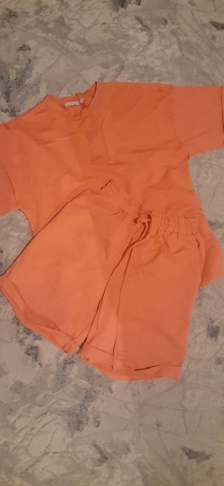 Женские вещи По 50 тыс.44-46.Спрафаны ,платья  юбки,майки ,штаны