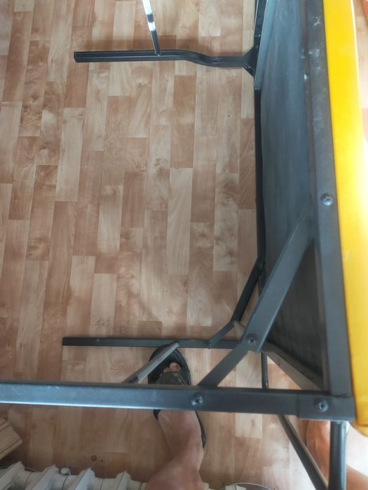 Продаётся складной массажный стол