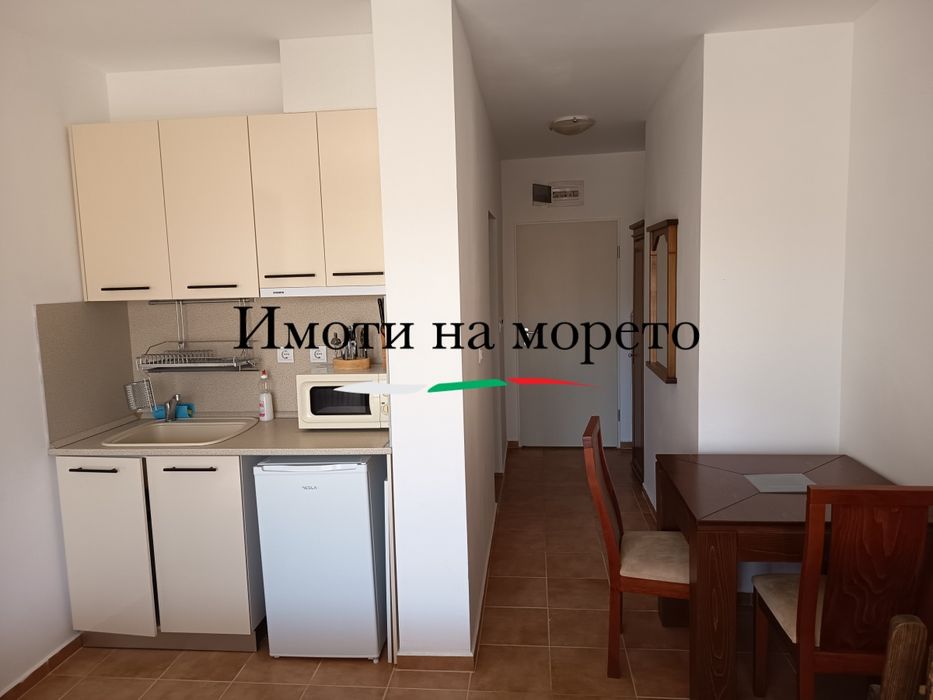 Под наем студио с изглед море и басейн на брега на морето