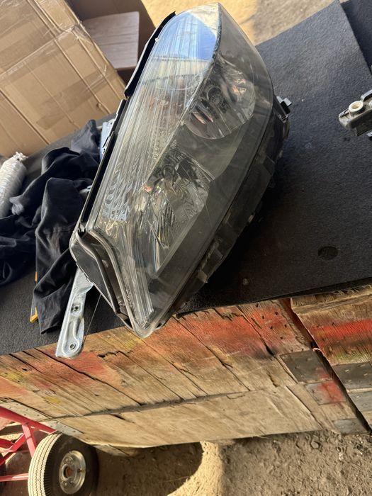 Фар с забележки за части Mercedes A clas w176 спукан корпус