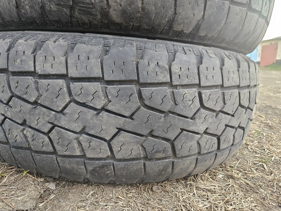 Продам резину 235/75r15