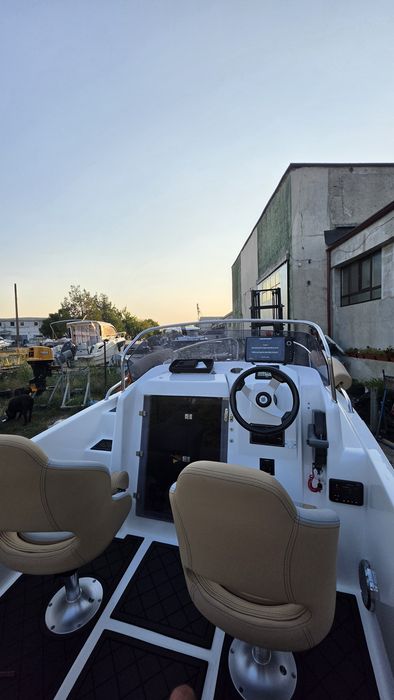 Barca sunrise 570 sundeck cu peridoc inmatriculat