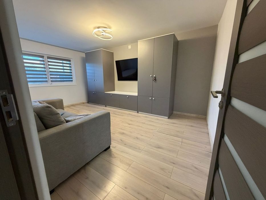 Închiriez apartament (zona Mercur)Cetate