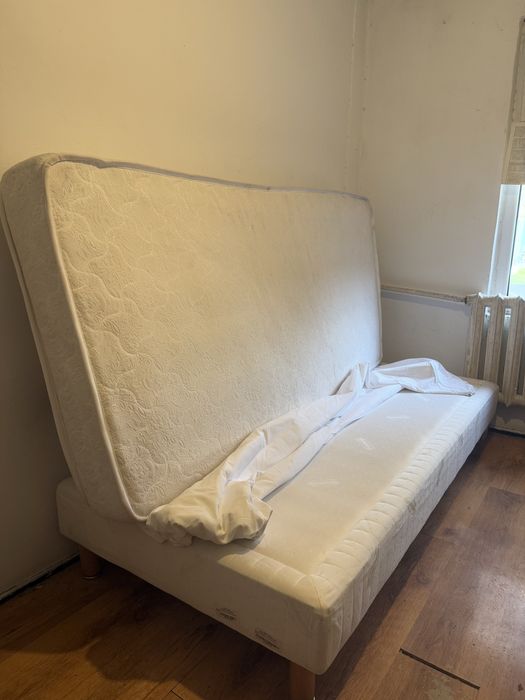 Кровать с матрасом