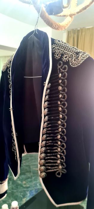 Sacou dama pana in talie.