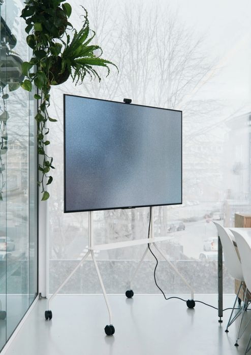 Телевизионна стойка Moon PRO на Pedestal 40' - 75' подвижна