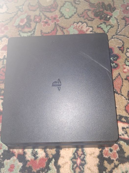 Продам playstation 4 slim