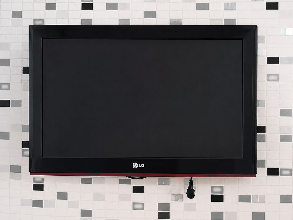 Телевизор LG в хорошем состоянии, не Smart TV