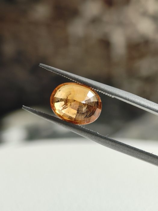 Сапфир голям intense yellow