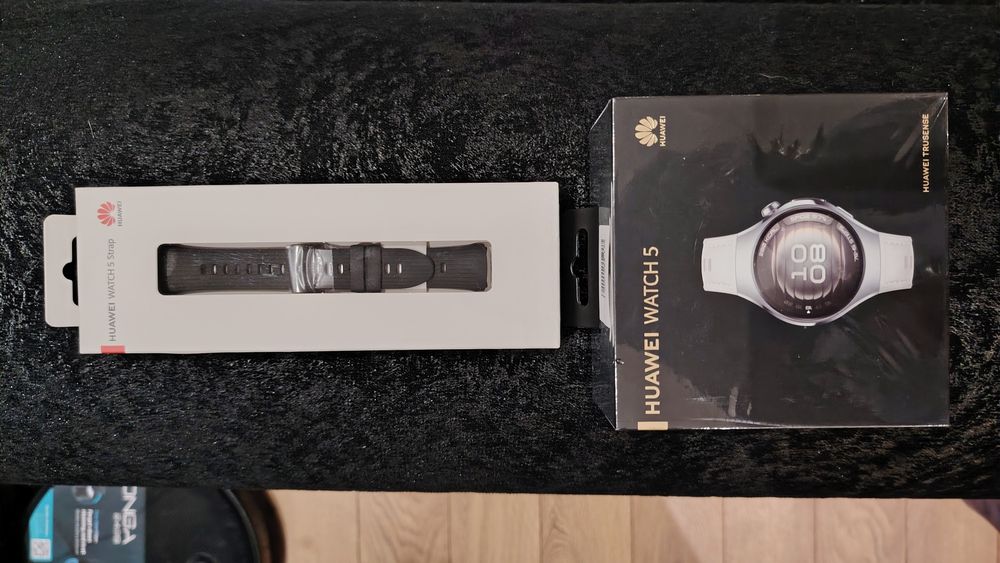 Часовник Huawei Watch 5