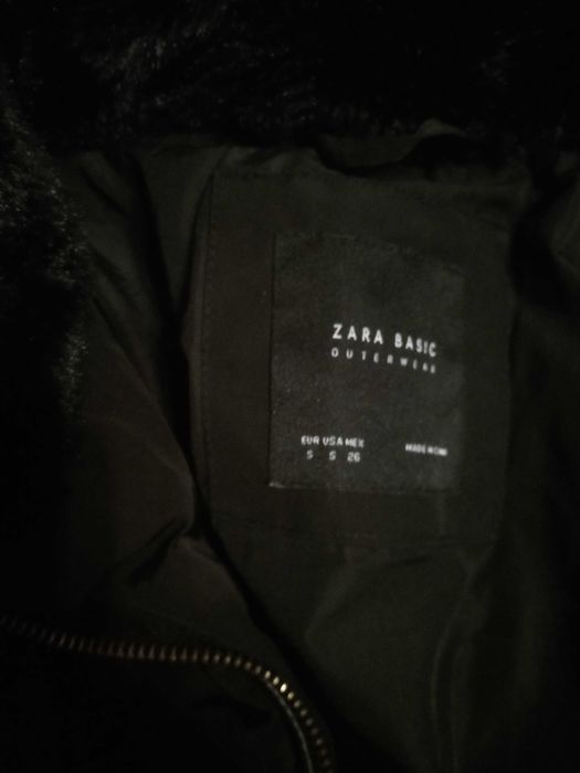 Geacă de la Zara, scurtă de damă cu glugă ,cu blăniță, S