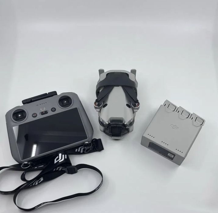 DJI Mini 4 Pro 4K Fly More Combo + TELECOMANDA DISPLAY