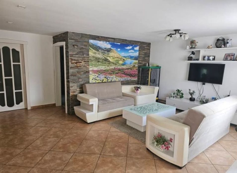 Vand casa cu 5 dormitoare