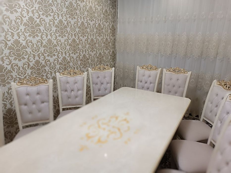 Продается стол со стульями