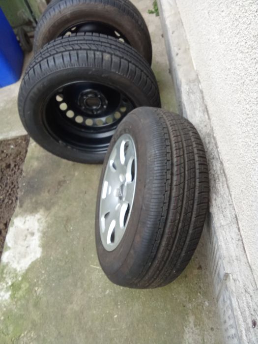 Vând 6 cauciucuri cu jante 100 lei