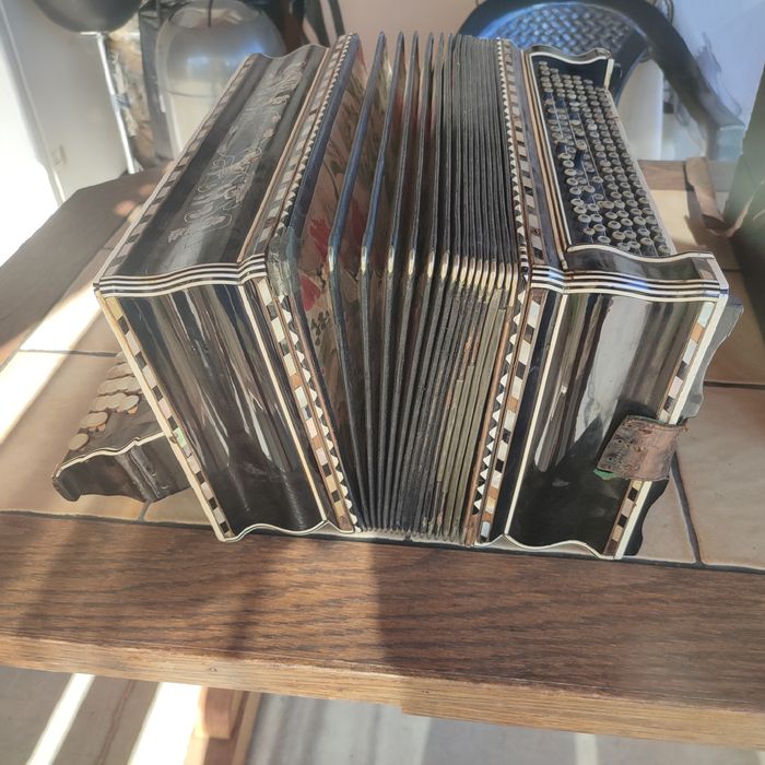 Стар антикварен акордеон Maximilien Vichoff
