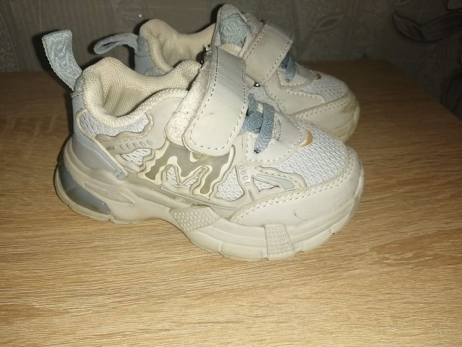 Продам детскую обувь