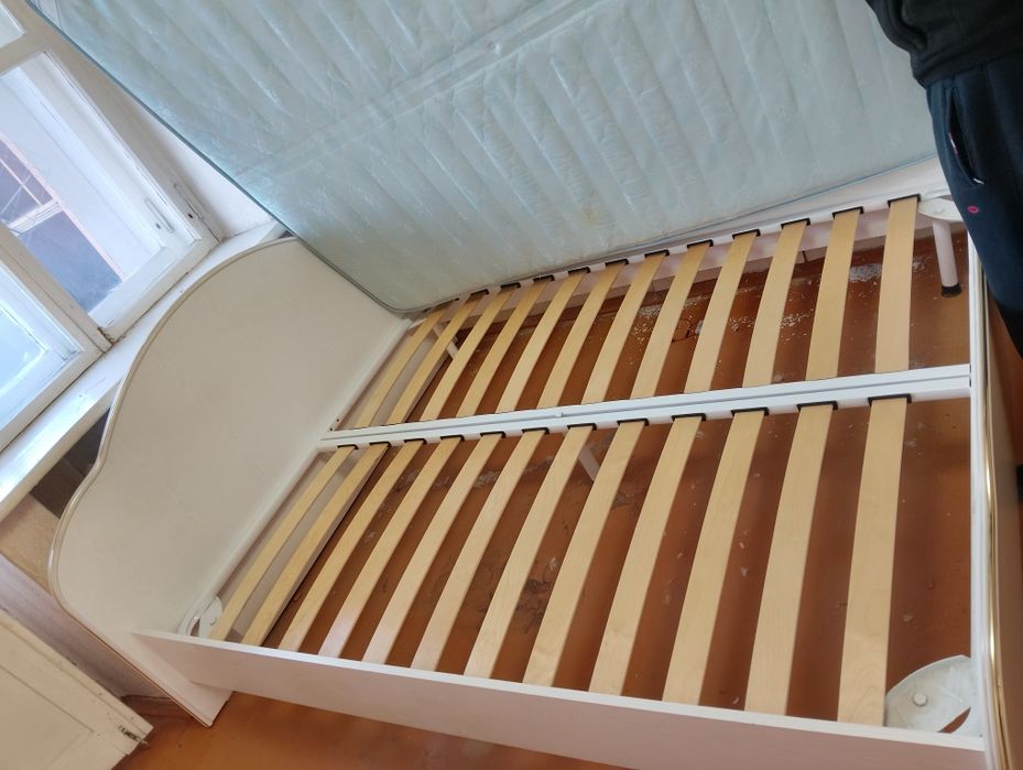 Продам кровать 2 х спалку с матрасом