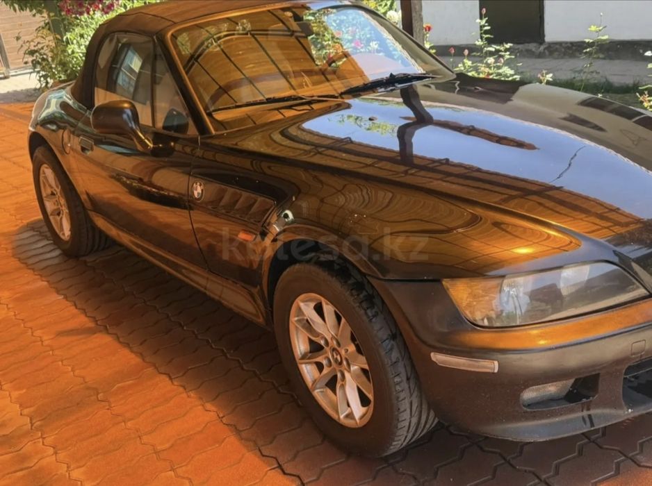 Аренда BMW Z3 черного цвета.