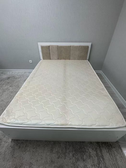 Продается кровать с матрасом