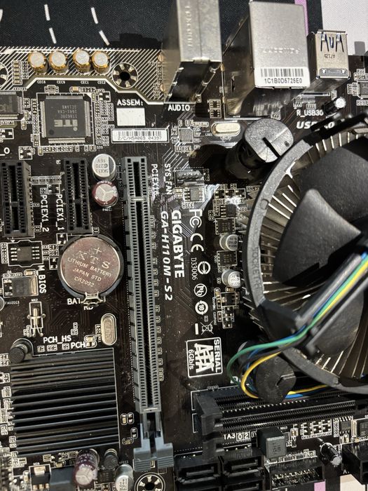 Kit PC Intel Core i3 6100, Placa de baza Gigabyte H110M-S2