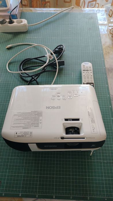 Продается проектор Epson EB-W51