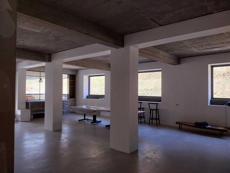 Къща с производствено хале