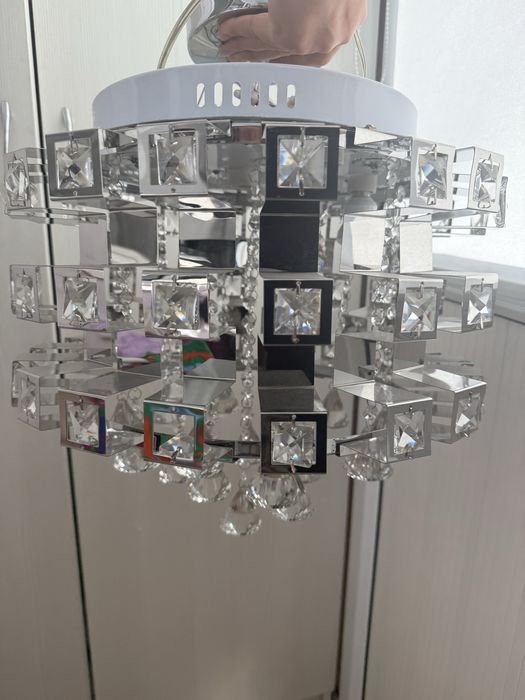 Продается люстра