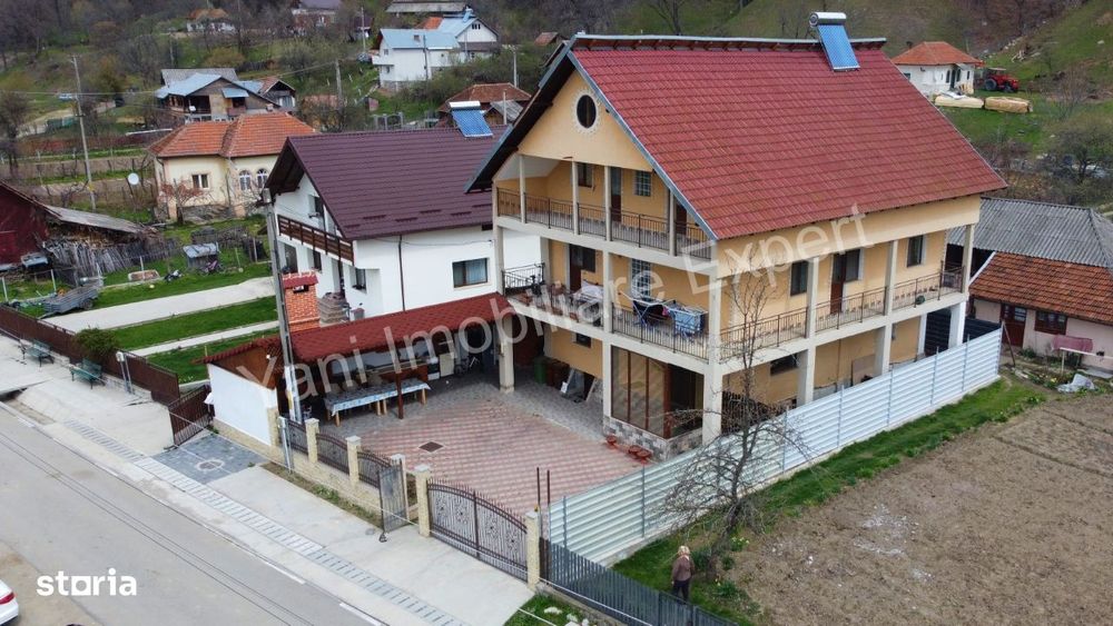 Casă de vânzare în comuna Corbeni, Județ Argeș.