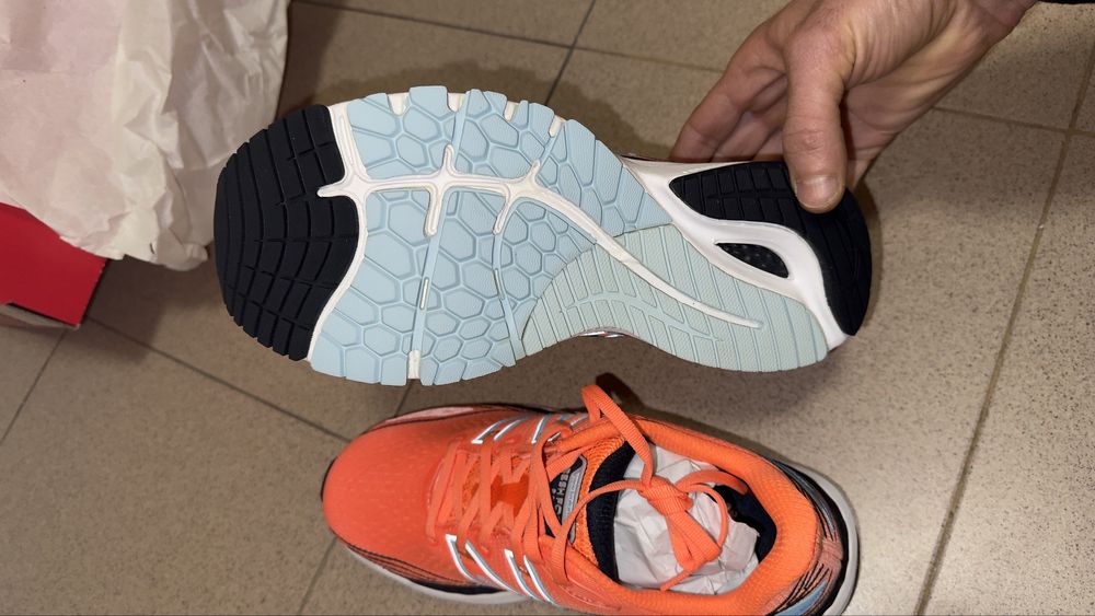 New balance маратонки