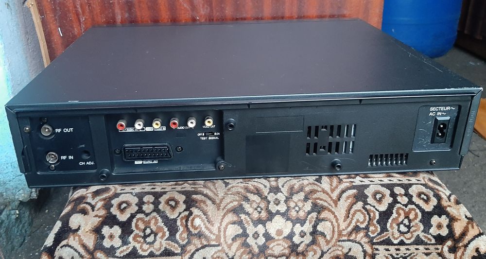 Vând videorecorder blaupunkt stereo rtv-760 în stare bună telecomandă