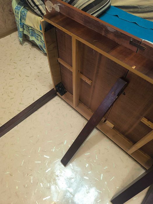 Продам стол недорого