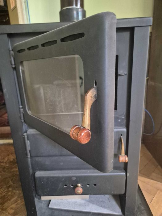 Камина на дърва Prity с кюнци.