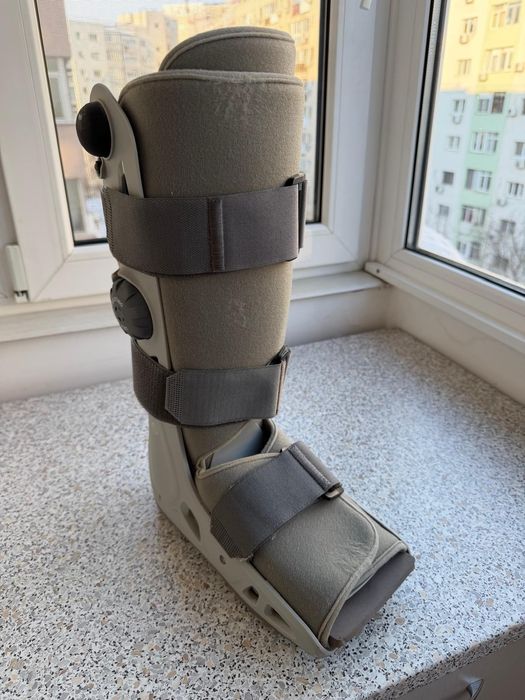 orteza Aircast inalta glezna marime  S, utilizata, stare foarte buna