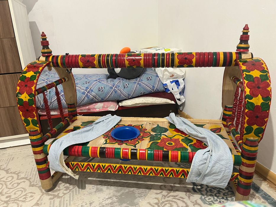 Бесік балаға арналған. Ағашы өте мықты.