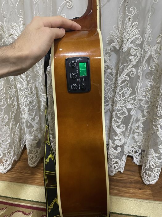 Электроакустическая гитара