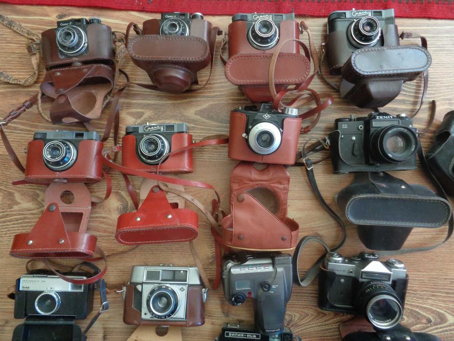 Продавам Голям лот от 14 бр. Ретро Фотоапарати (Zenit, Olympus, Agfa, Смяна 2, 4) + калъф