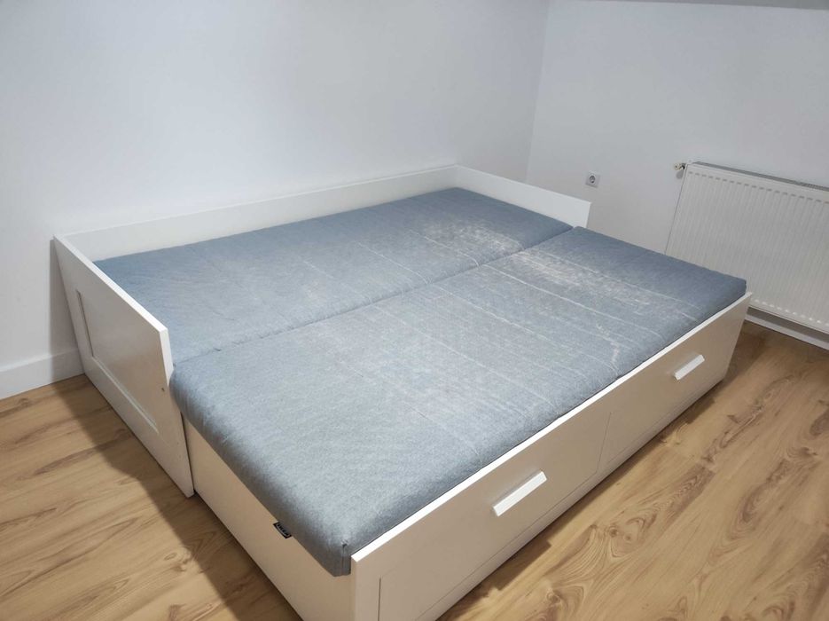 Pat folosit in condiții bune,extensibil  cu saltea,2 sertare, 160/200