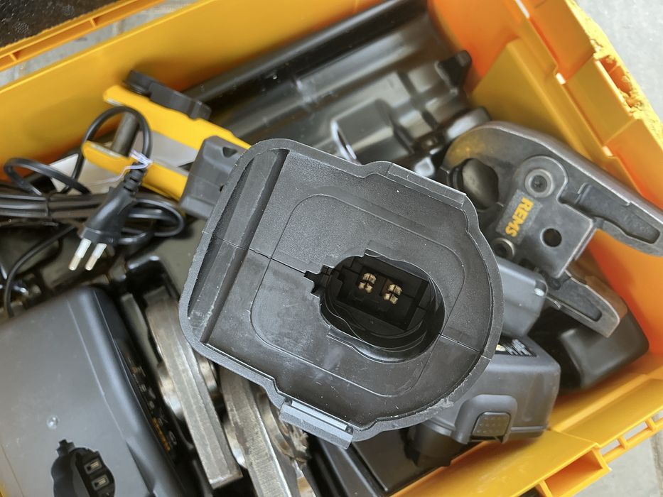 Vind presa sertizare noua neutilizata niciodata 0 presari Rems MiniPress 14,4 cu bac M15,18,22,28,35