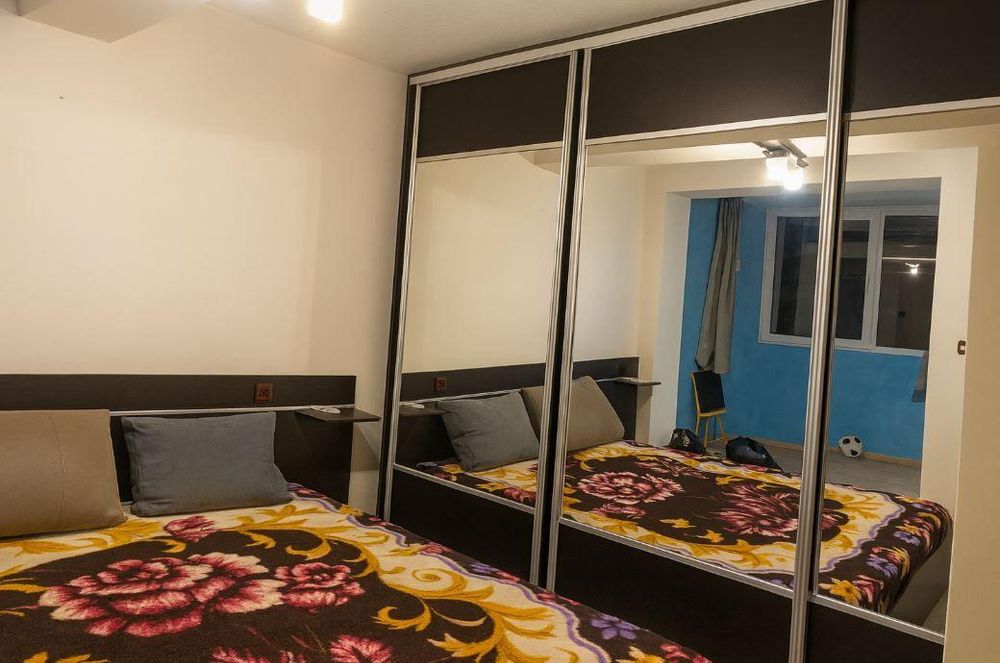 Дава се под наем Тристаен апартамент в Варна, Колхозен пазар - 70 кв.м за 450 € - Снимка #2