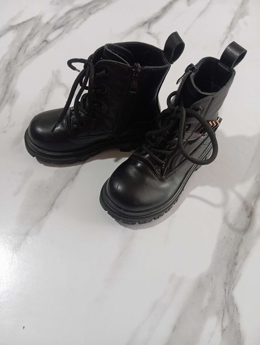 Детские туфли,черные.