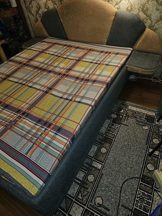 Кровать с матрасом