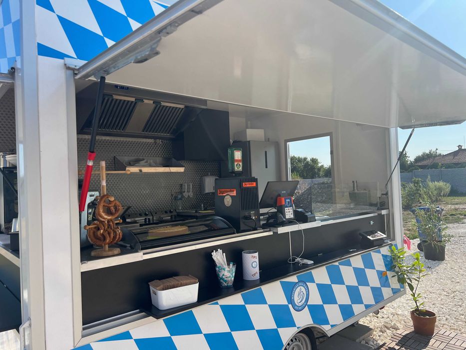 Каравана за бързо хранене, напълно оборудвана, готова за работа