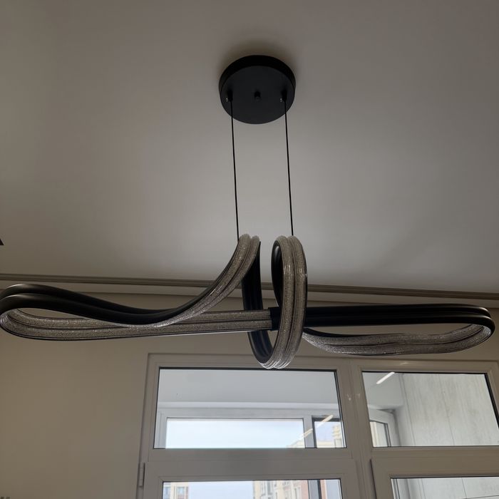 Продам люстры.    .