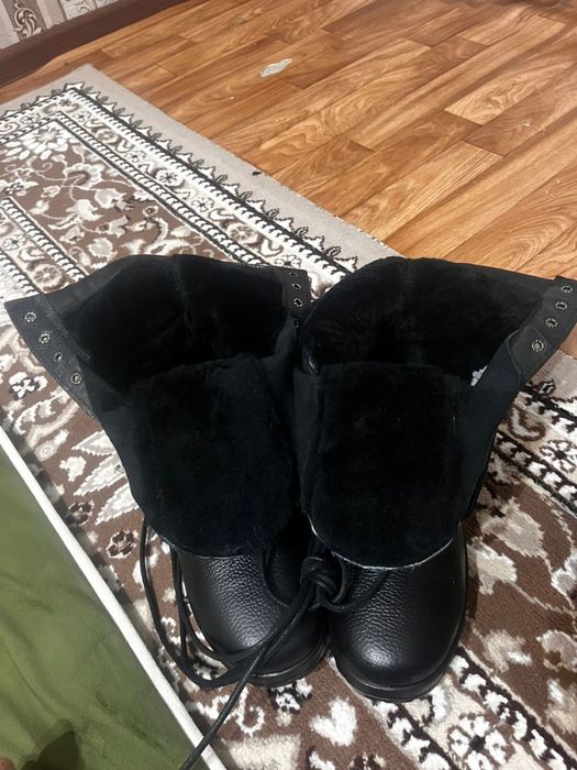 Аяқ киім сатылады